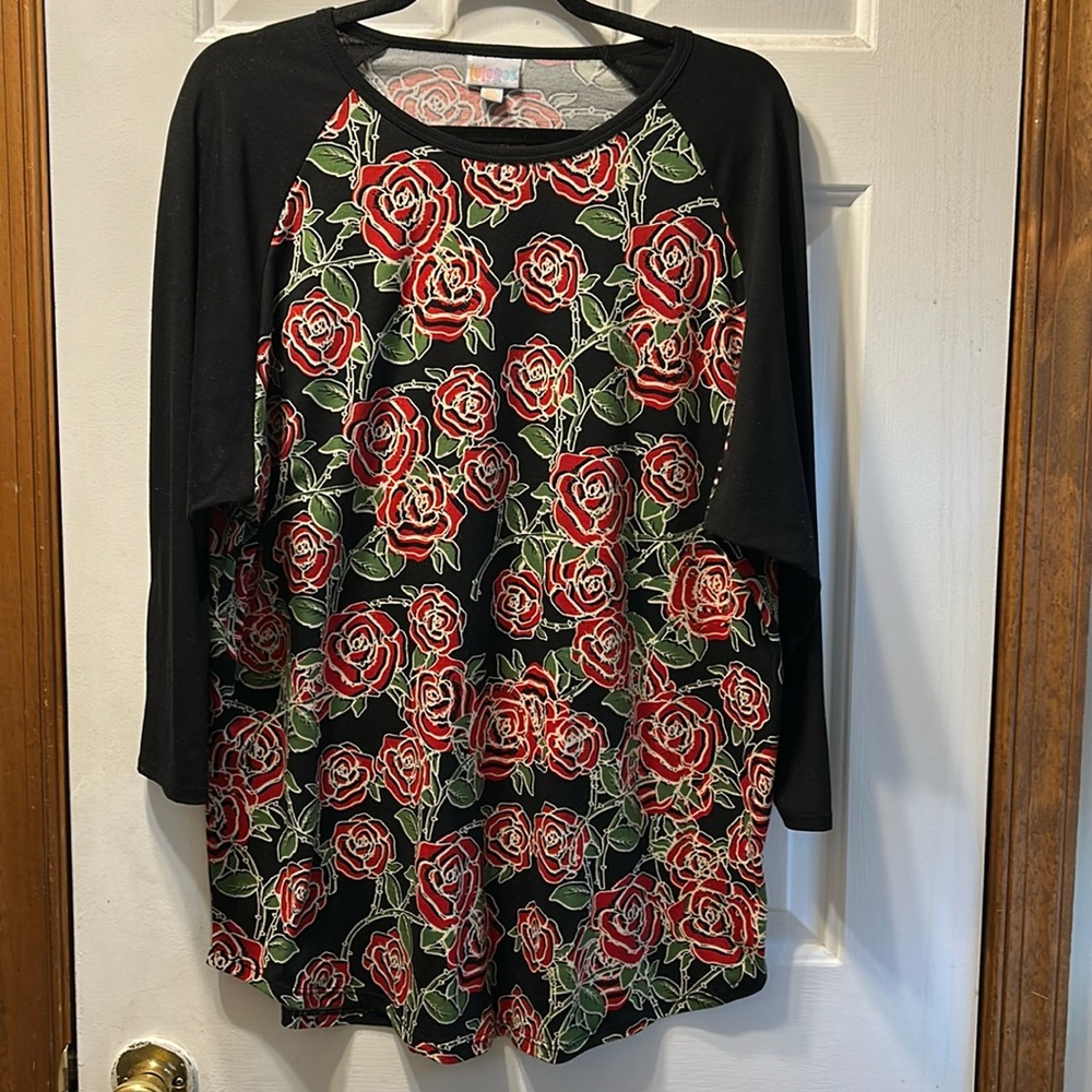 LuLaRoe Randy shirt
Size 3XL
Great condition